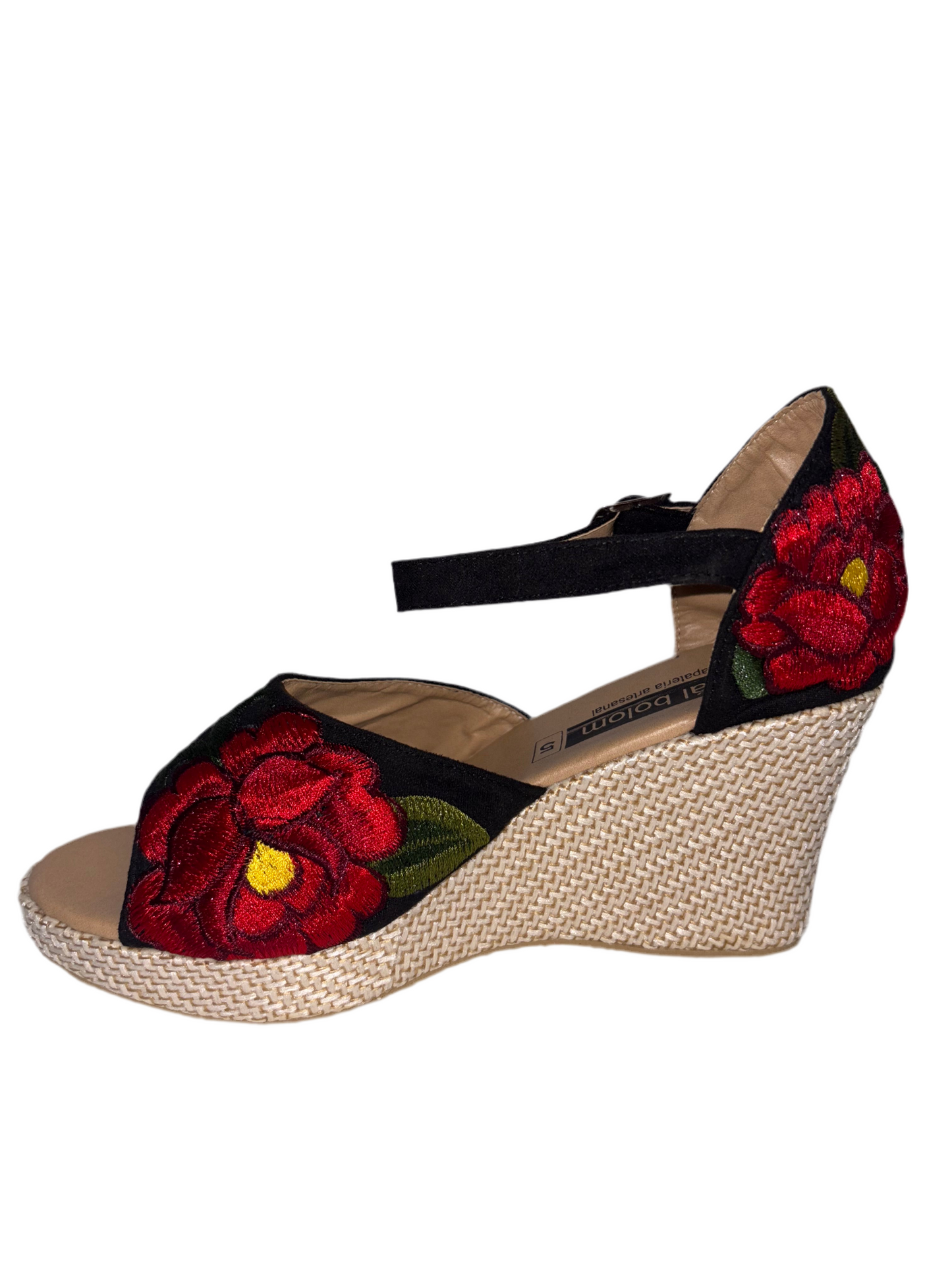Handcrafted Wedge Sandals with Floral Embroidery (Sandalias artesanales de plataforma con bordado floral)