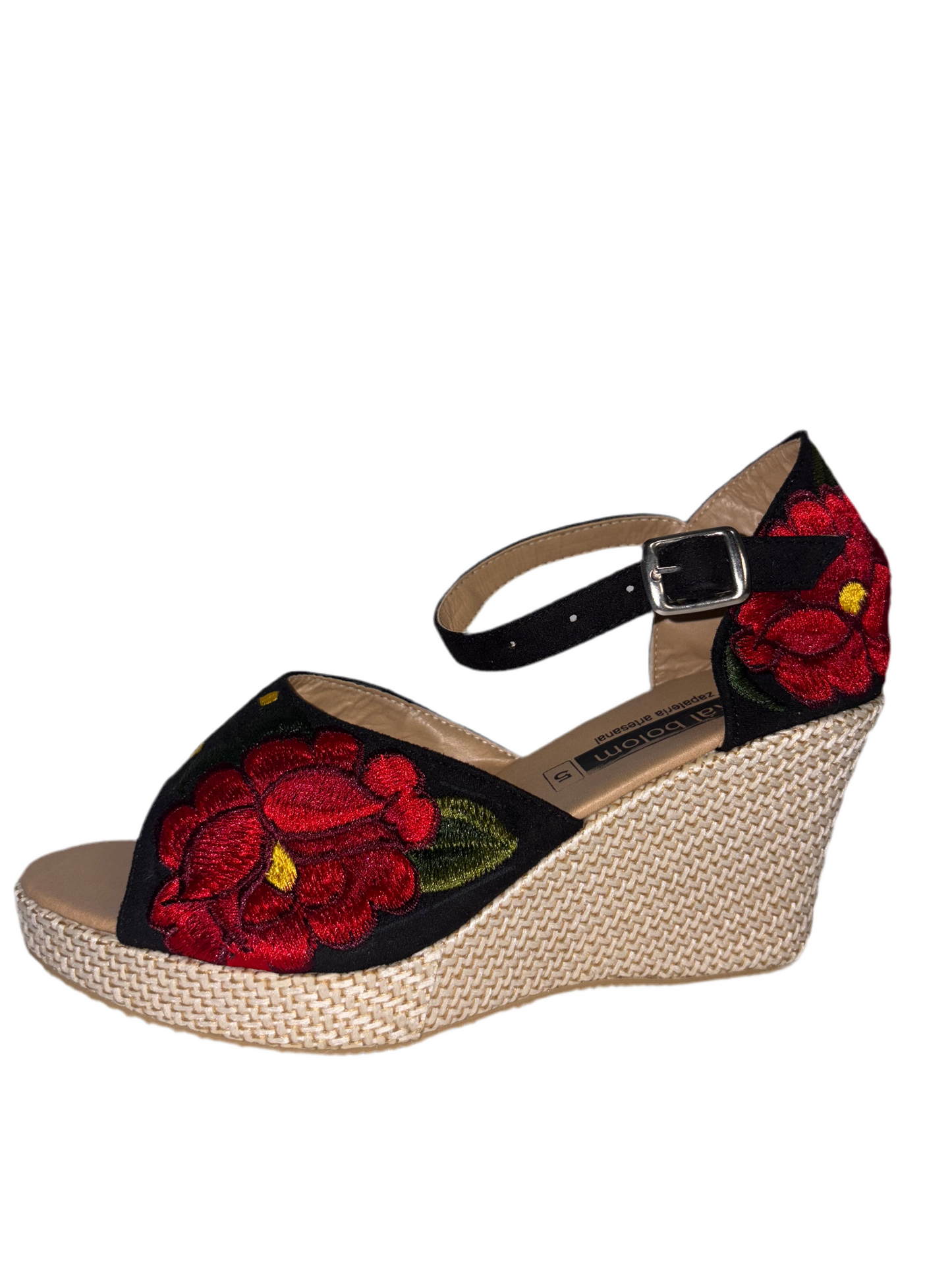 Handcrafted Wedge Sandals with Floral Embroidery (Sandalias artesanales de plataforma con bordado floral)
